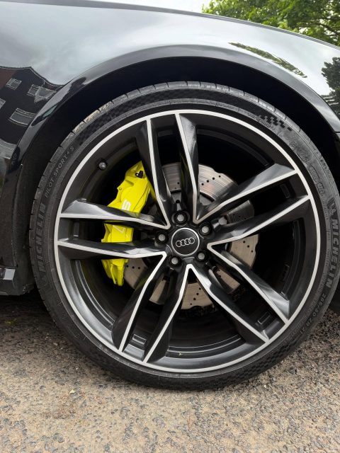 Audi rs6🔥
Summer yellow 💛
White rs decals ☑️
King of the roads 💨
#rs6 #caliperpainting #audi #fyp #rs