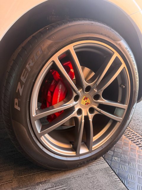 Porsche cayenne🥵
Platinum edition ✅
Milano red ✅
White Porsche decals ✅
Dm us now to get booked In✅

#porsche #caliperpainting #red #viral #fyp
